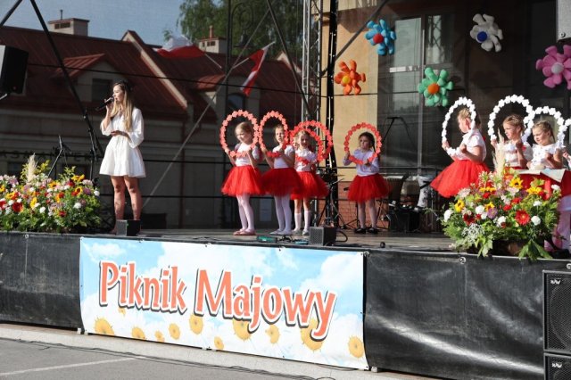 b_1024_768_0_00_images_2023_2024_WYDARZENIA_GMINNY_3MAJA_438094230_993461032787669_6451665823349479470_n